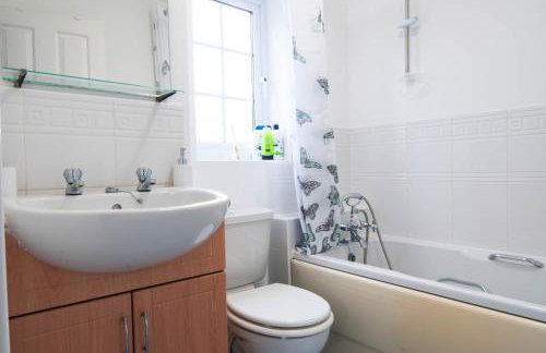 The Dakota - next to East Midlands Airport - Photo 31