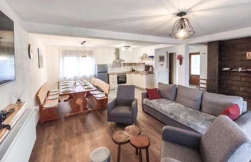 3 Bedroom Awesome Home In Gospic - Foto 8