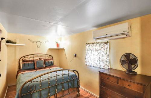 Rustic Adventure w Historic Log Cabin Forest Views 20 minutes from Flagstaff Now with Wi-Fi - Foto 12