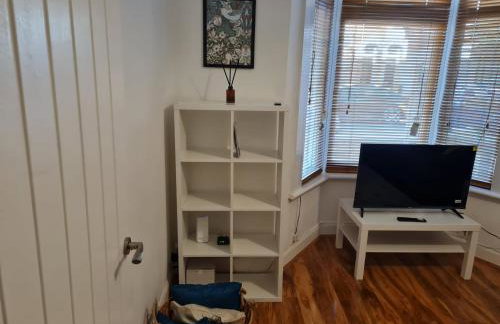 Ground Floor Maisonette Near St James St Overground Station - Foto 27