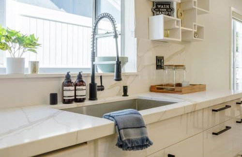 New 5 bed w/hot tub close to Universal sleeps 12 - Foto 23