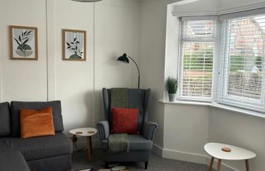 Briants, for Families & Contractors - Free Parking - Photo 6