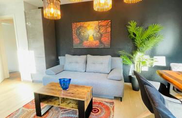 The Villa Toscana, a serene retreat in Center of Friedrichshafen City with lush green lawns, terrace & private garage- Lidl, Bakery walking distance- Bodenseecenter, Sportsbad 3 mins, Lake 7 mins - Foto 25