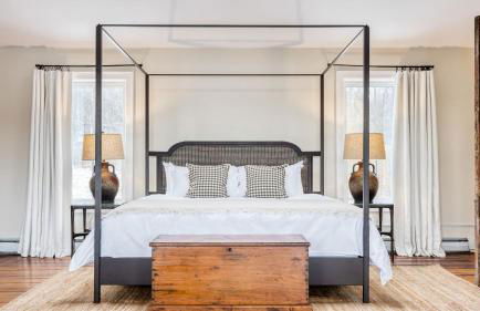 Historic & Secluded Estate on the Hudson River w/ Pool Sleeps 24 River House by Avantstay - Foto 137