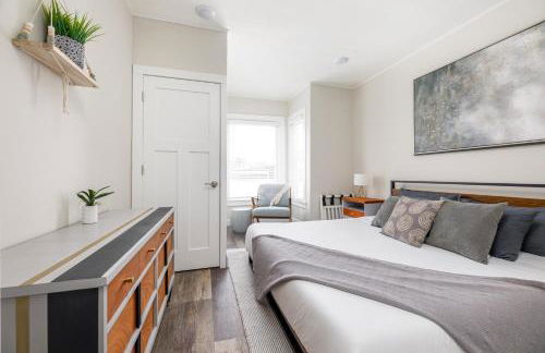 Contemporary Mid-Century Style Downtown AC - Photo 10