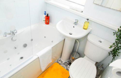 3 Bedroom House, Free Parking and Self Check In - Foto 28