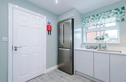 NEW! Incredible Home In Northwich By 53 Degrees Property, Perfect For Groups, FREE Parking! - Photo 18