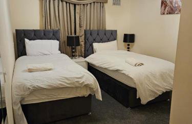 Lux Den close to M1! Netflix , Parking & Broadband - Foto 3