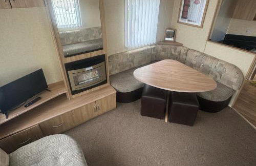 3 Bed Caravan - Sleeps 8 - Pets - Parking - Foto 19