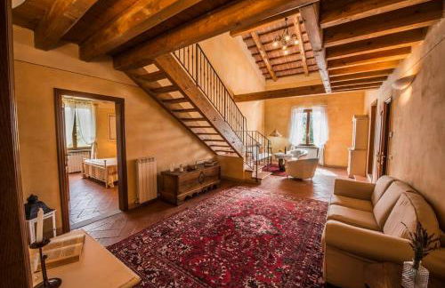 Elegant And Refined Villa With A Beautiful Blue Pool - Photo 11