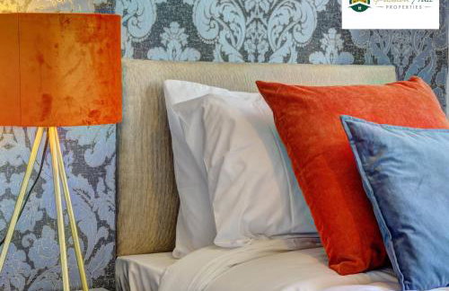 4 Bedroom House - Sleeps 7, Near Coventry Airport, City Centre, Free Wi-Fi with Driveway Parking & Garden, Full Kitchen - AHC - Photo 8