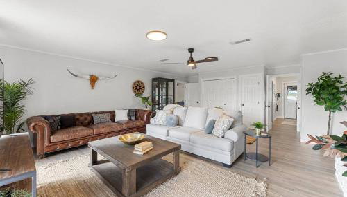 Farm Retreat with Jacuzzi, Fire Pit, Mini Goats, Mini Ponies and Mini Cows - Foto 5