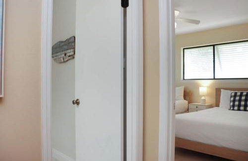 Woofs and Waves by Pristine Properties Vacation Rentals - Foto 57