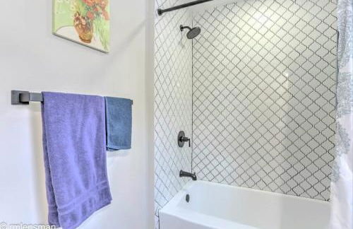 The Hut House 3BR 3BA Game Room Massage Chair - Foto 74