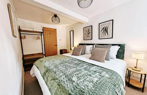 2-Bed Apartment - For Contractors & Business Travellers - Long Stays Welcome - Photo 29