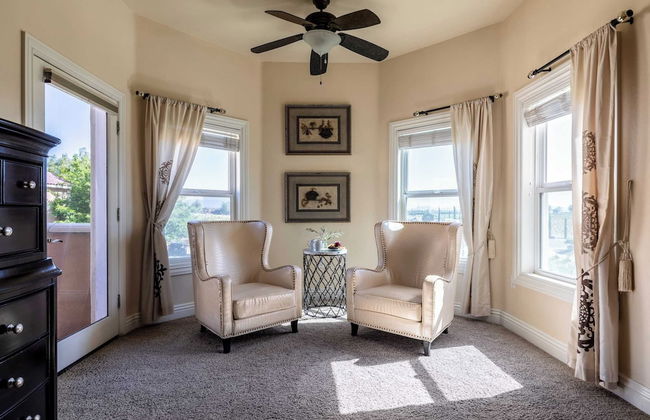 Wilson Creek Manor By Avantstay Sleeps 10! Amazing Estate w/ Pool & Game Room - Photo 18