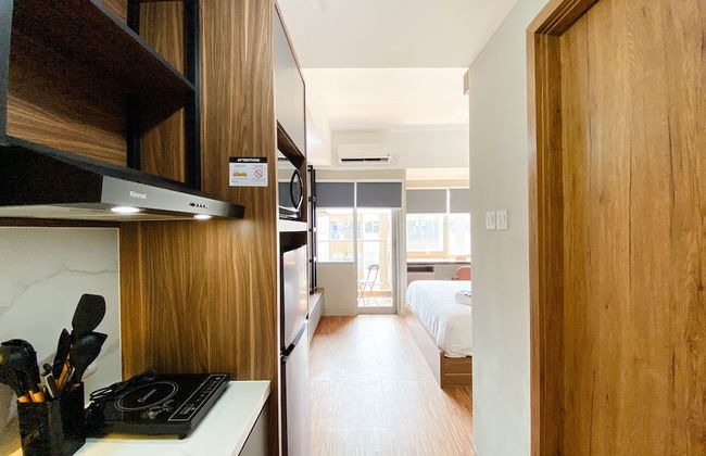 Homey and Simply Look Studio LRT City Jatibening Apartment - Photo 10