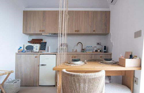 L A Boutique Suites with Private Hot Tub - Photo 79