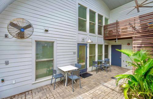 The Moon Quonset Hut Vacation Rental Heated & Chilled Pool - Photo 8