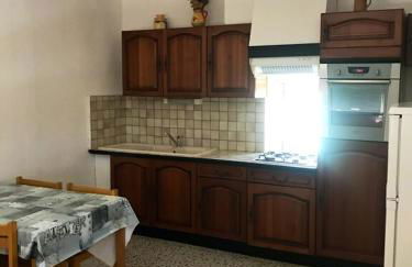 Location chaleureuse à Orgnac-l'Aven avec piscine partagée - Foto 9