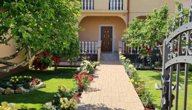 Apartman Tea - Photo 1, Garden