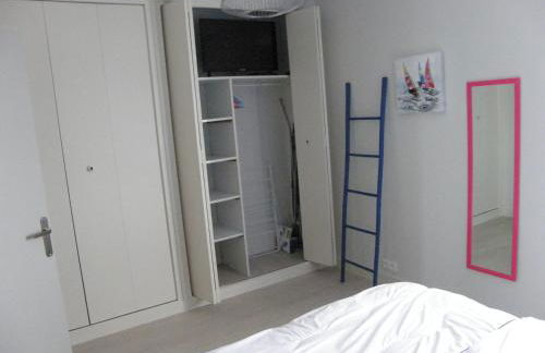 APPARTEMENT FACE au PORT et à L'OCEAN SAINT GILLES CROIX DE VIE WIFI BALCON PARKING PRIVE COUVERT - Photo 11