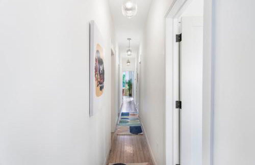 The Blue Comfort & MINS to Newyork City with parking - Foto 18