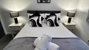 Dovefield House - Modern 3 Bed Home from Home - Alton Towers, Uttoxeter Races - Foto 2, towels