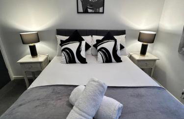 Dovefield House - Modern 3 Bed Home from Home - Alton Towers, Uttoxeter Races - Foto 2