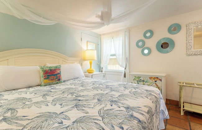 Casita de Catherine by Avantstay 1 Block to Duval St w/ Hot Tub! - Photo 14