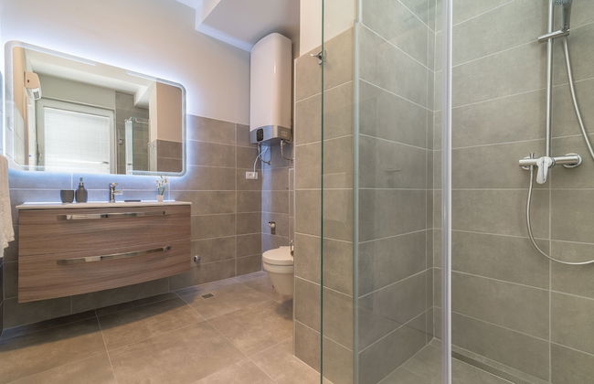 Luxurious Suites Elegance - Photo 50