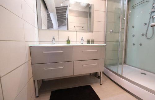 Slpendid villa with heated pool and Jacuzzi for 12 people in Saint-chamas - Foto 30