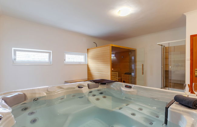 6 bedroom House in Balatonfenyves with private pool and garden - Photo 23