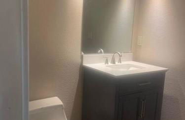 Huge Cozy Home with Many Bedrooms in Ivywild - Foto 29