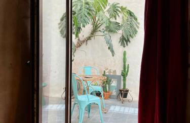 Charming Studio with Private Patio in Old Town - Photo 4
