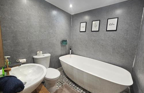 The Penthouse Tamworth Spacious 3 Bedroom Apartment in the town centre - Photo 5