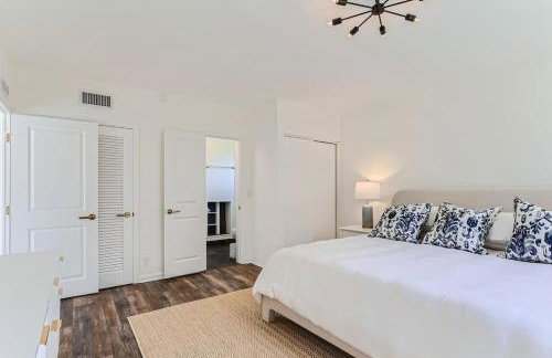 The Glenn House - Gather Poolside in a Breezy South End Getaway - Foto 5