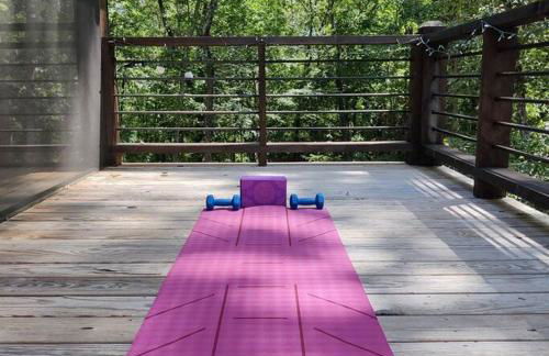 WolfCabin Lux Family Home, Fire Pit, Hot Tub, ADA ramp, ez paved rds - Foto 37