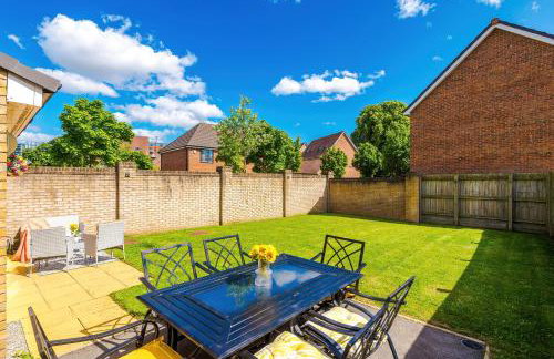 Stunning Riverside 3-Bed Home by 53 Degrees Property in Manchester with Garden & FREE Parking! - Foto 39