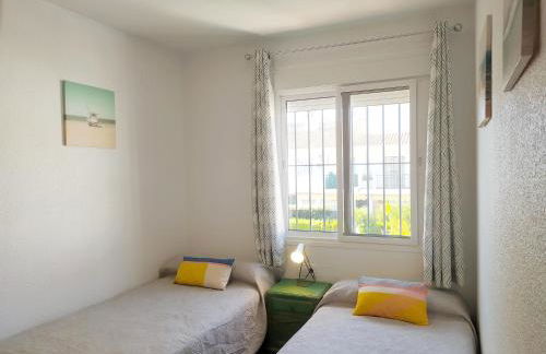 Gran adosado de esquina muy cerca de la playa en la Antilla - Foto 32