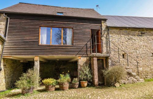 Swallows Nest - Photo 1