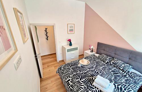 Lola's Place - Photo 30