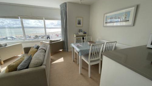 Lovely seafront 2 bedroom Apartment 4 - Foto 2
