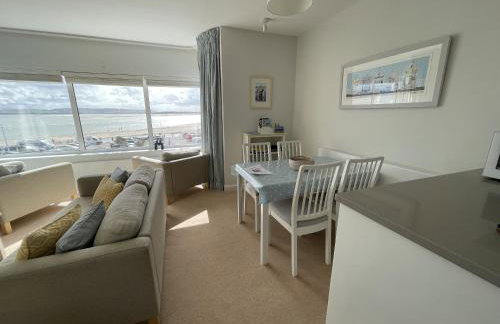Lovely seafront 2 bedroom Apartment 4 - Foto 2