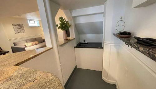 New! Cozy 4-bedroom w/ free parking. Dogs welcome! - Foto 5