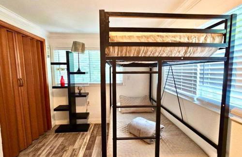 Midtown Gem Walk to Attractions - Foto 7