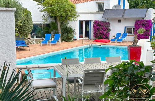 MAS M - Villa d'exception - Piscine - Jeux Enfants - BBQ - Plancha - Cheminée - Calme - 5 Chambres - SUDSEJOURCONCIERGERIE - Foto 13