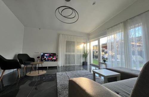 Cozy Apartment with Excellent Transport Links to Old Town, Main Station and Trade Fair - Foto 5