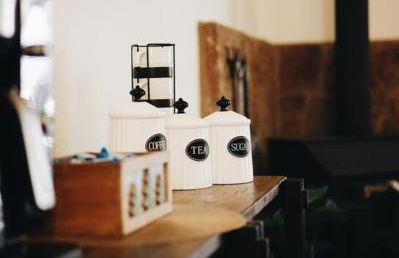 Kathys Cabin, King Bed, Hot Tub, Near-NAU & Downtown attractions, Perfect Year-Round Mountain Getaway - Photo 18