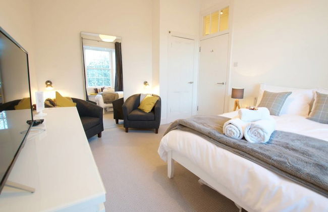 JOIVY City Centre Chic for two Next to Calton Hill - Photo 4